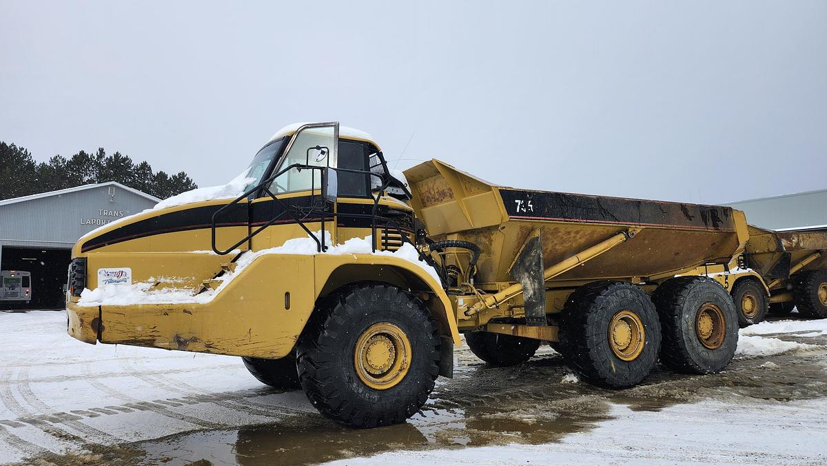 Used 2001 Caterpillar 735