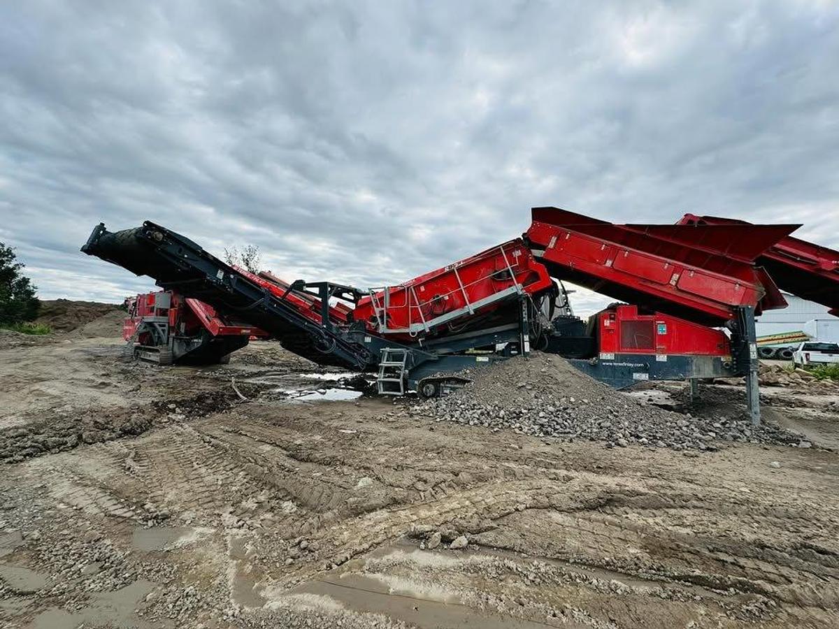 Used 2021 Terex Finlay 883+