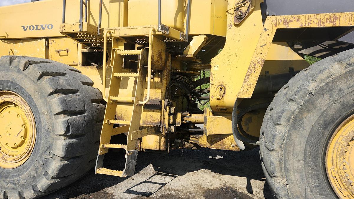 Used 2003 Volvo L330E