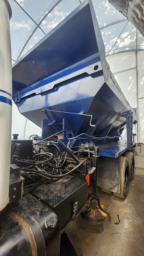 Used 2002 International 2674