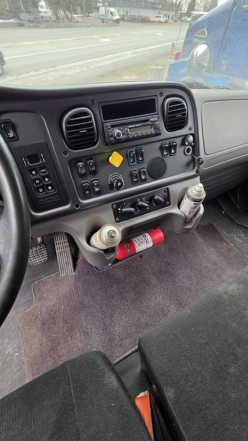 Used 2016 Freightliner Cube 22 feet