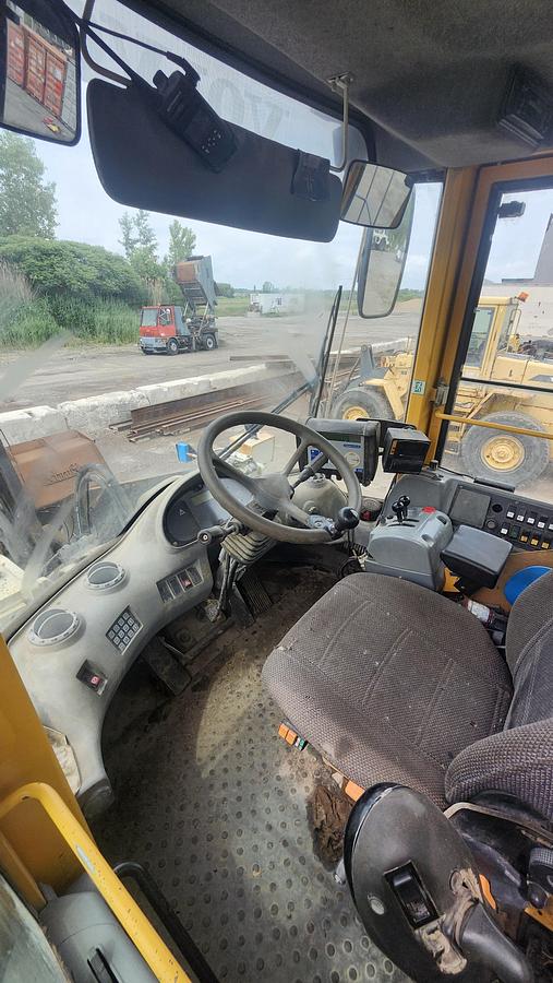 Used 2006 Volvo L220E
