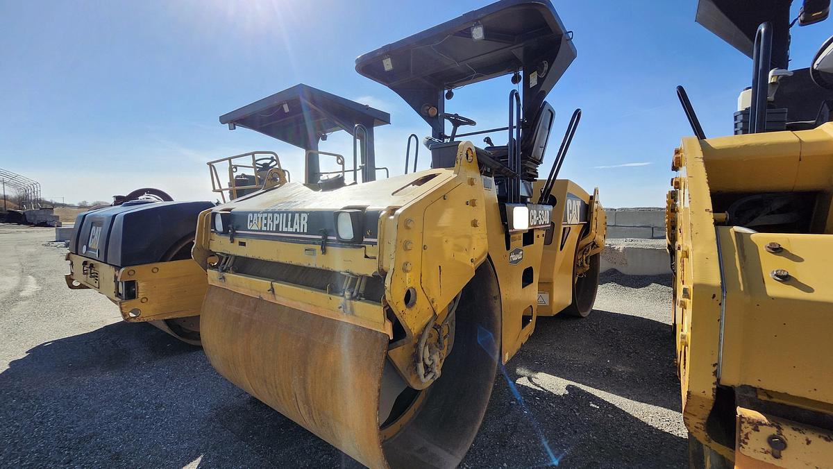 Used 2006 Caterpillar CB-534D