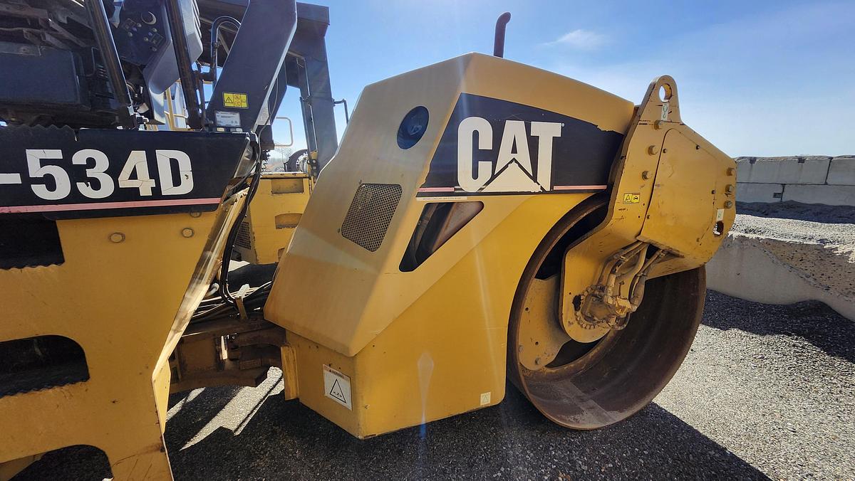 Used 2006 Caterpillar CB-534D