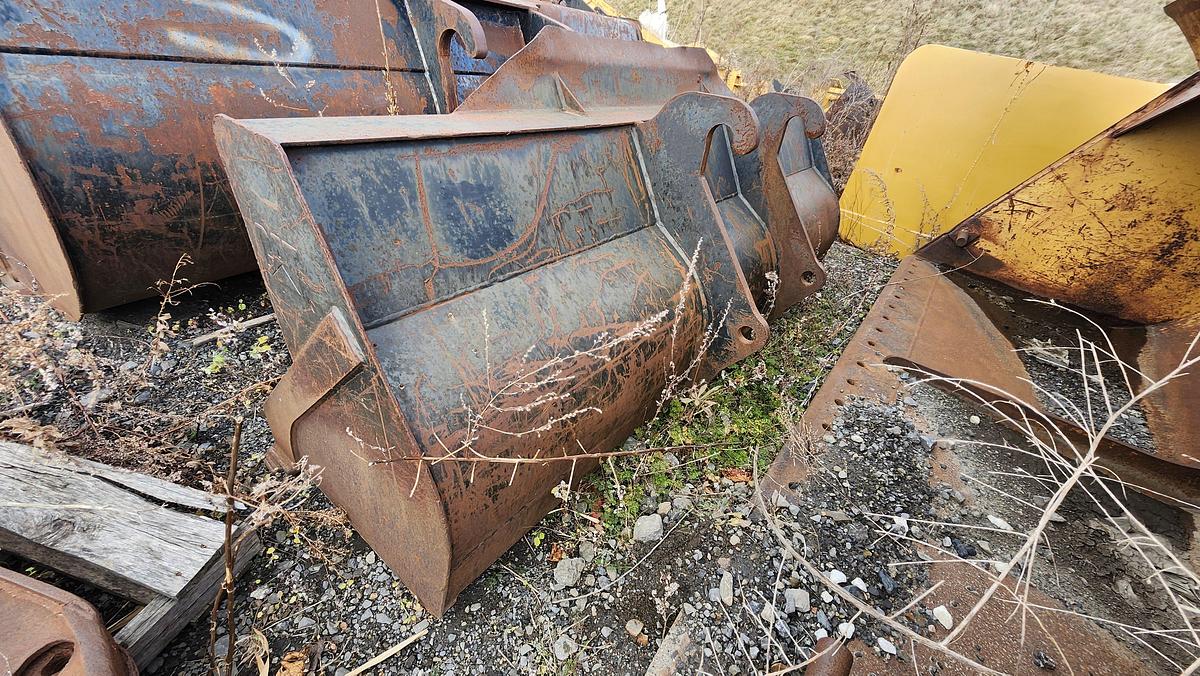 Used Caterpillar 92″ Bucket