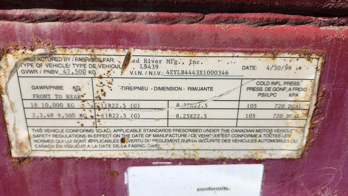 Used 1999 Red River LB439 / 4 axles strap trailer