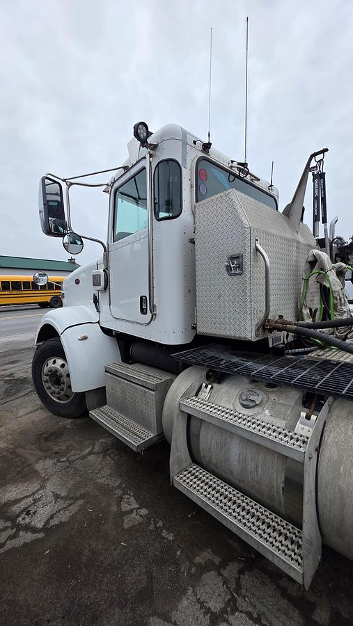 Used 2011 Peterbilt 378