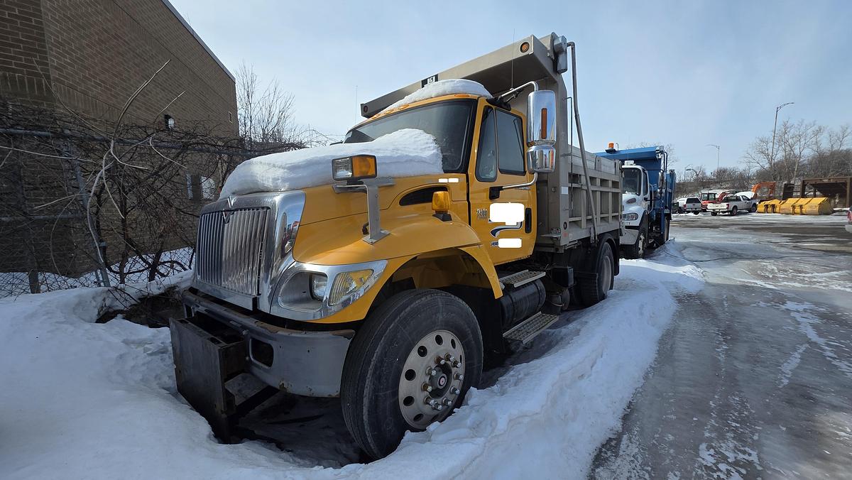 Used 2002 International 7400