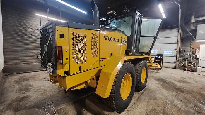 Used 2003 Volvo G720B