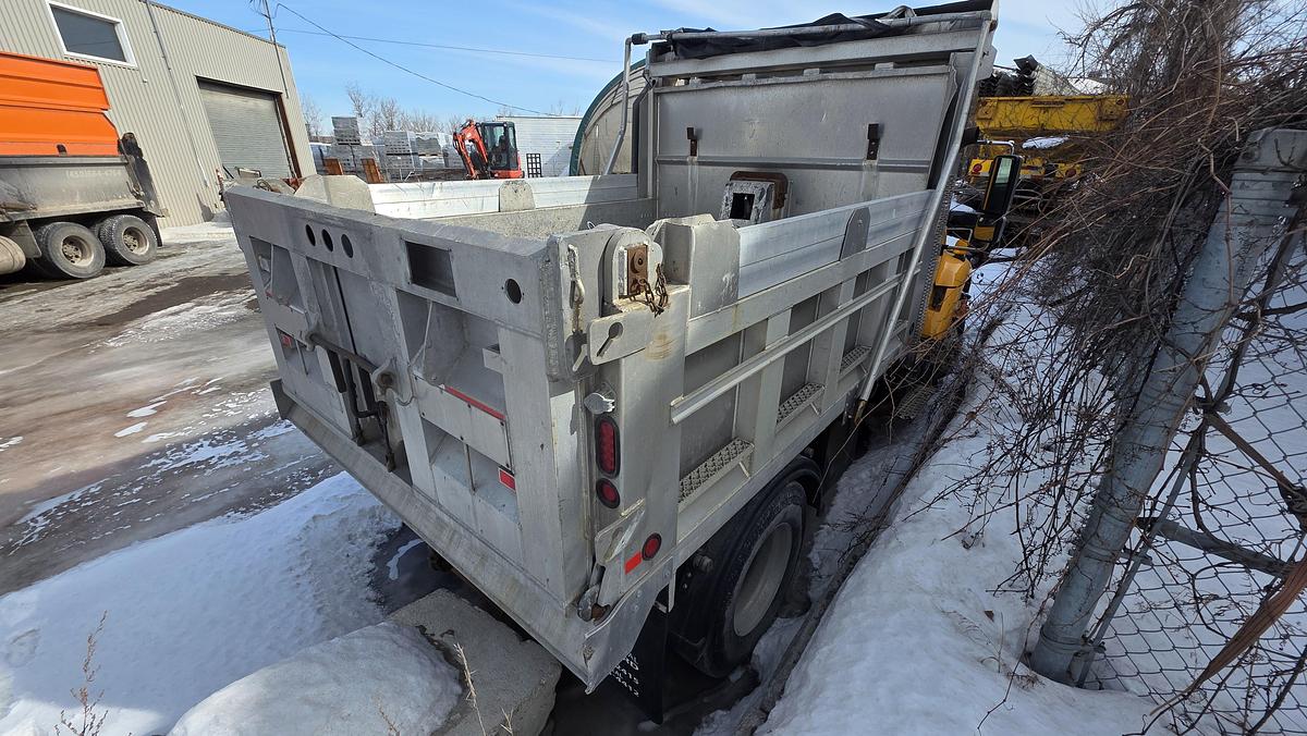 Used 2002 International 7400