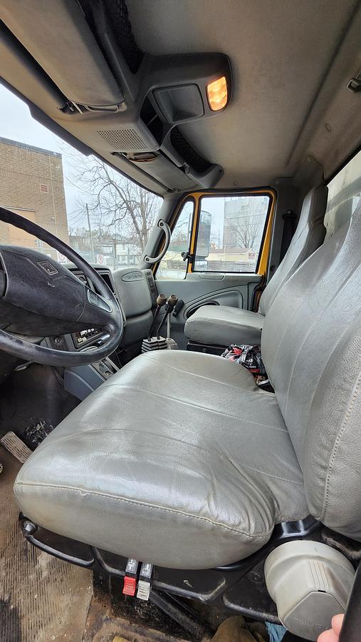 Used 2002 International 7400