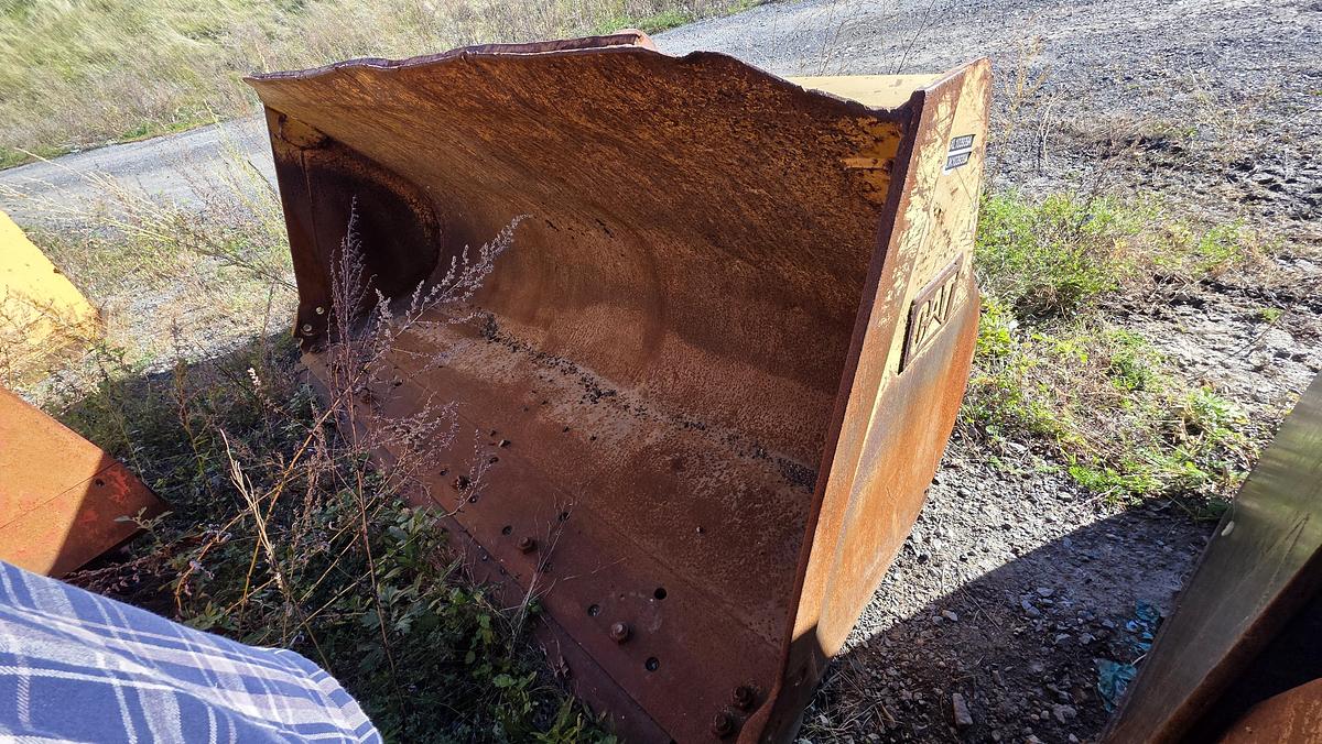 Used Caterpillar 100 po / in