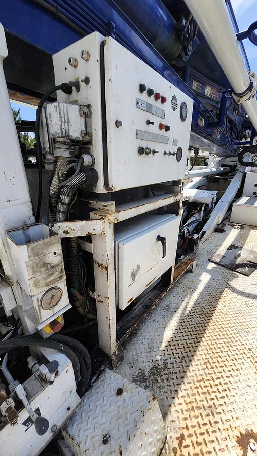 Used 1996 Putzmeister 28m on 2001 Volvo