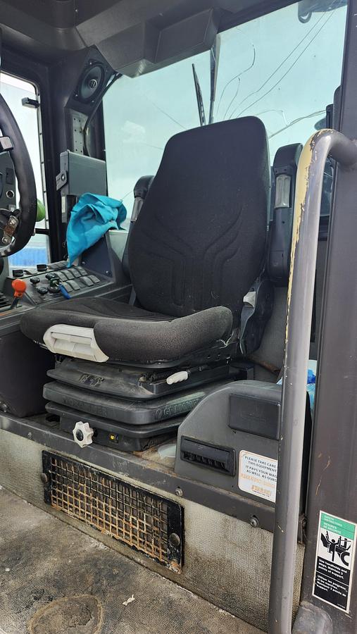 Used 2006 Volvo G740B