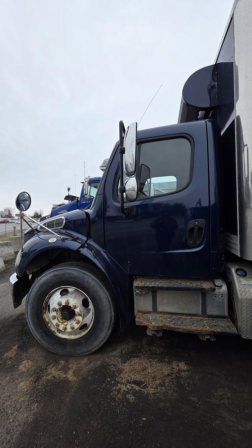 Used 2016 Freightliner Cube 22 feet