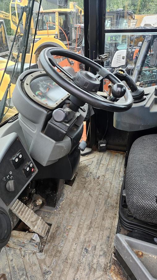 Used 2009 Caterpillar 938H