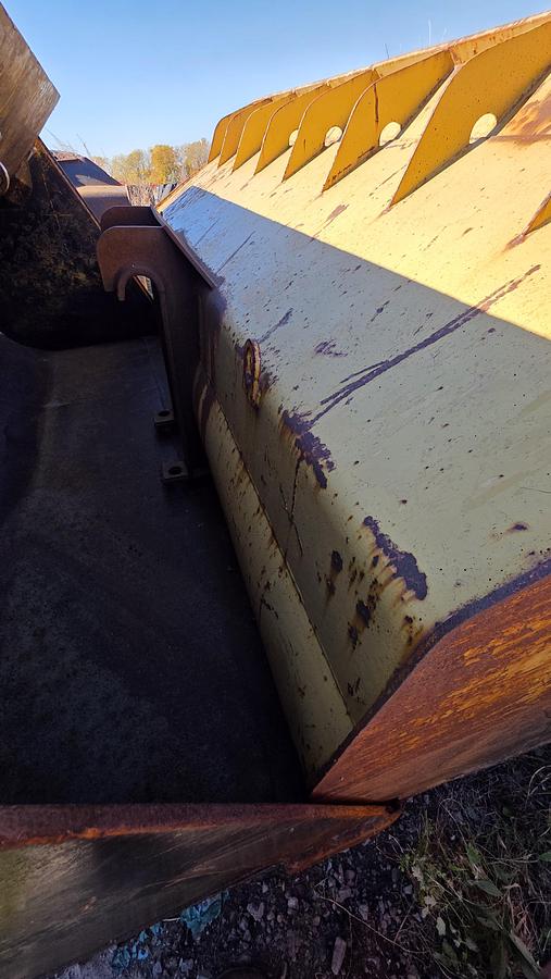 Used 132 inch Caterpillar Bucket