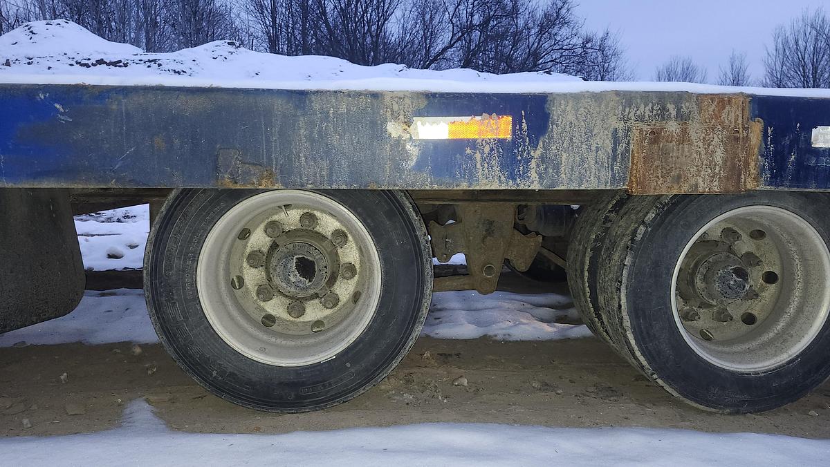 Used 2004 Landoll 3 axles / 24 + 5 feet