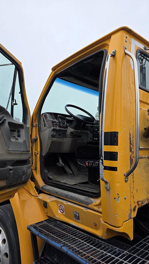 Used 2001 Sterling Shunter