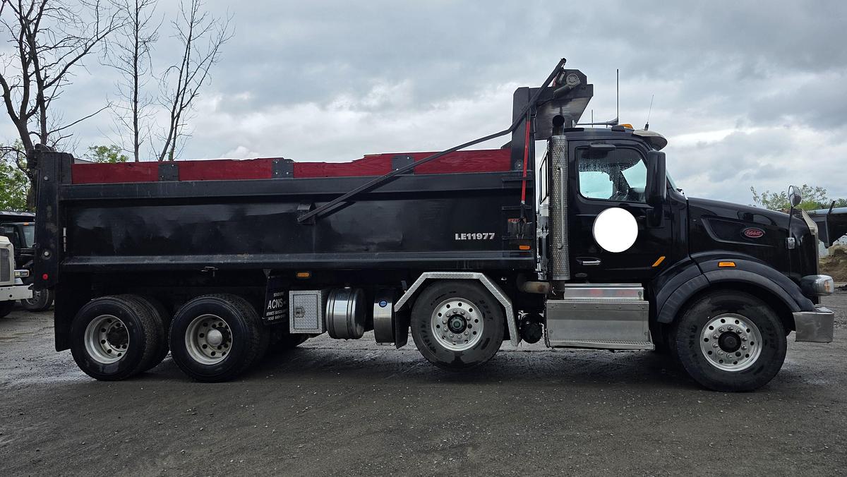 Used 2015 Peterbilt Tri axle