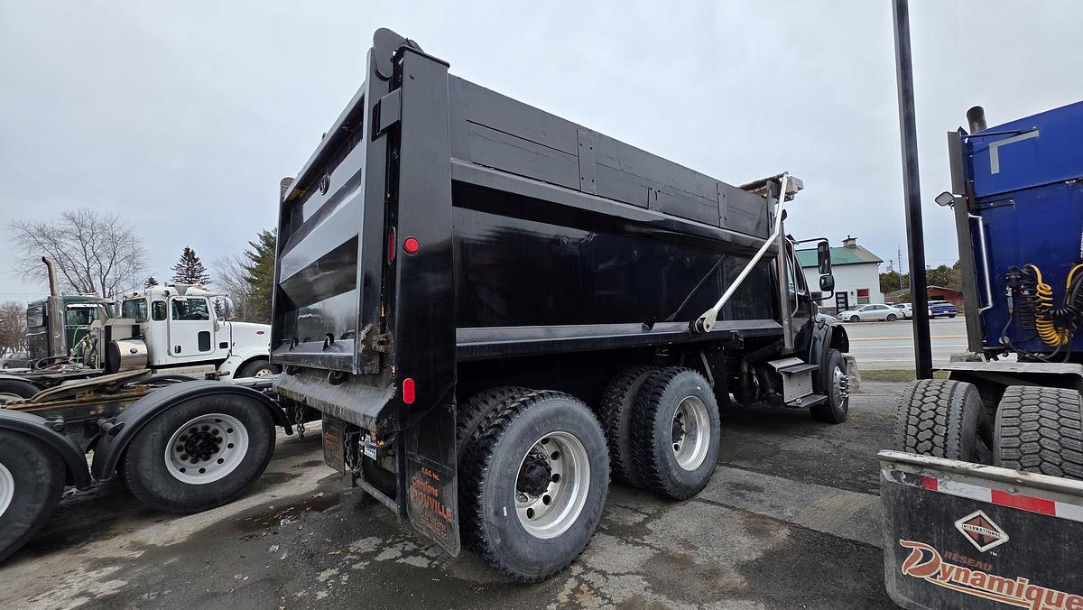 Used 2015 Freightliner M2-112