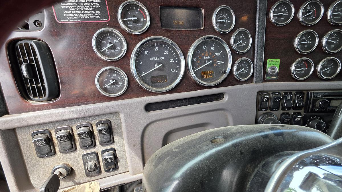 Used 2012 Peterbilt Tandem