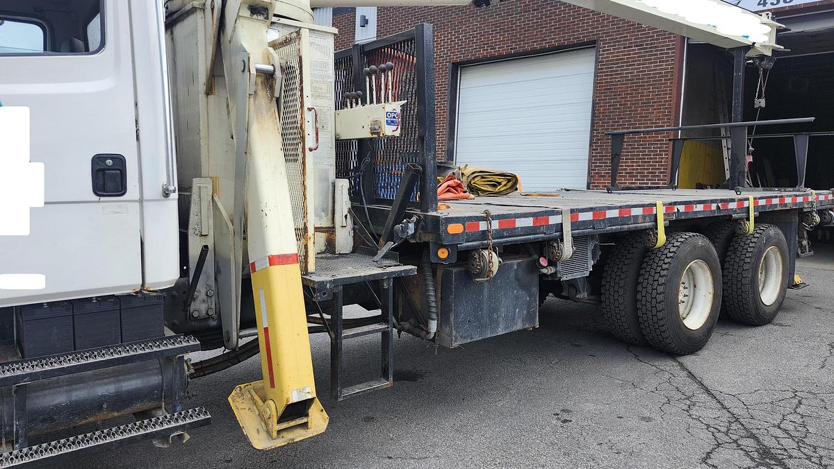 Used 2003 Freightliner FL112