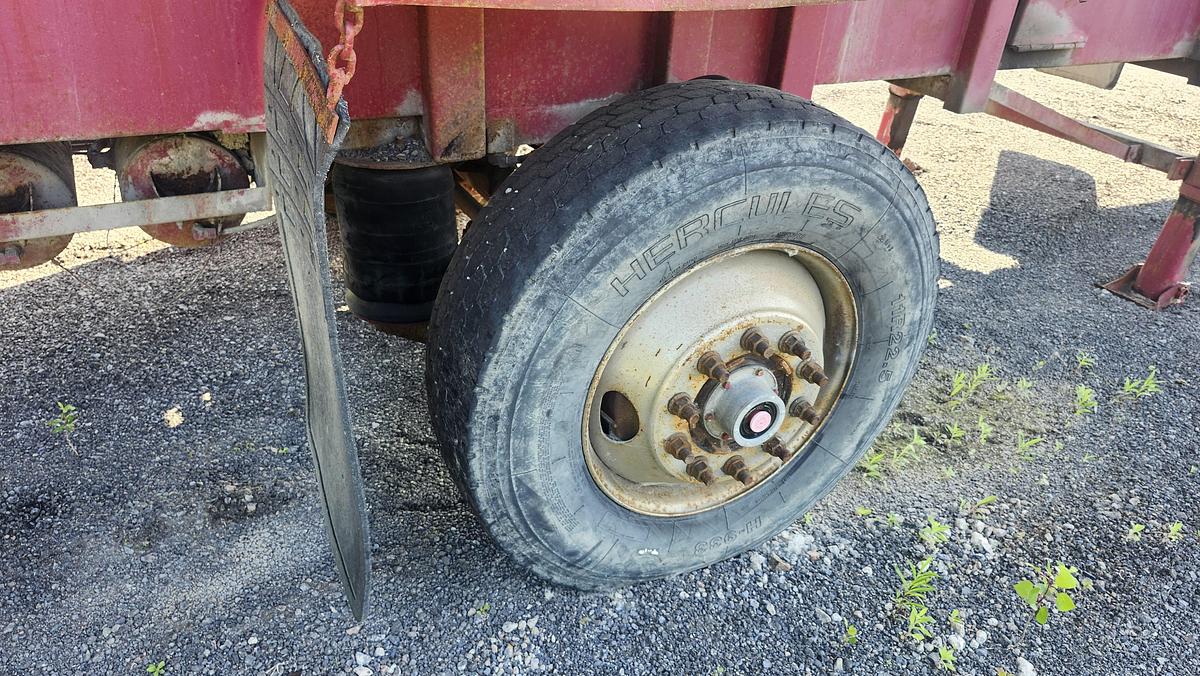 Used 1999 Red River LB439 / 4 axles strap trailer