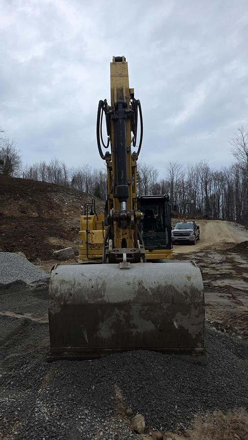 Used 2021 Caterpillar 325-07