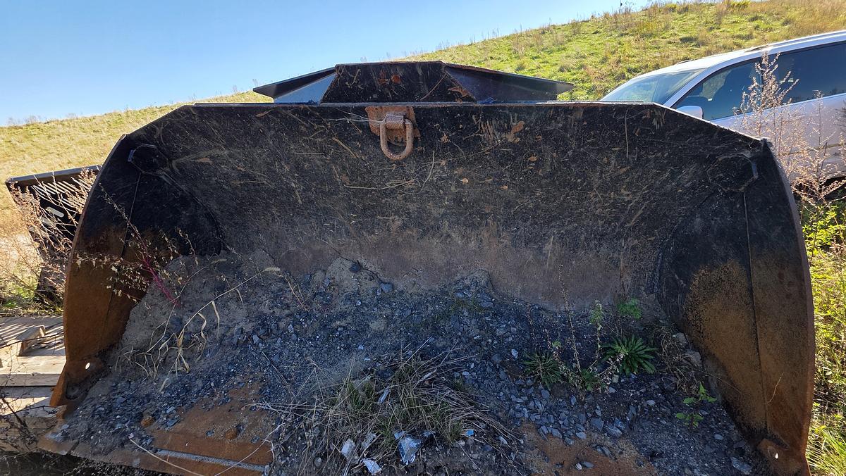 Used 100 in Caterpillar Bucket