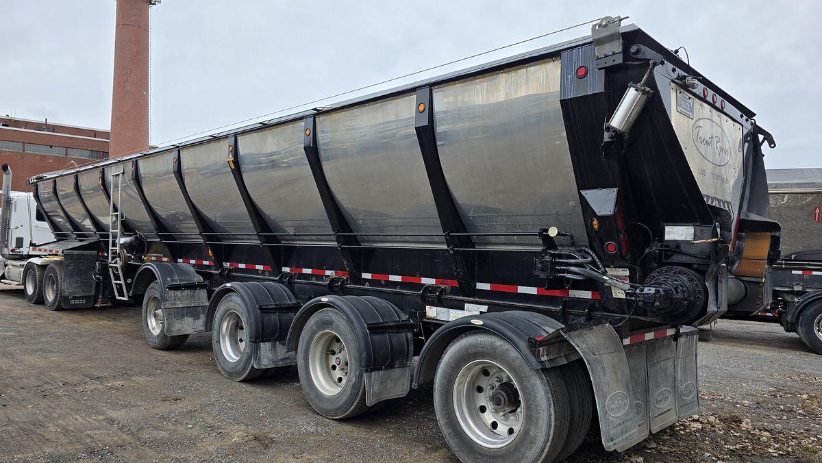 Used 2020 Trout River 4 axles Live Bottom