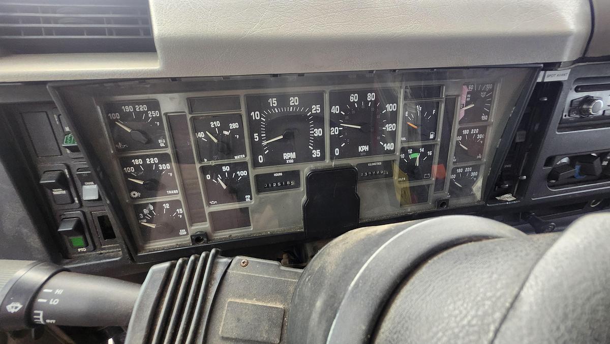 Used 2002 International 2674