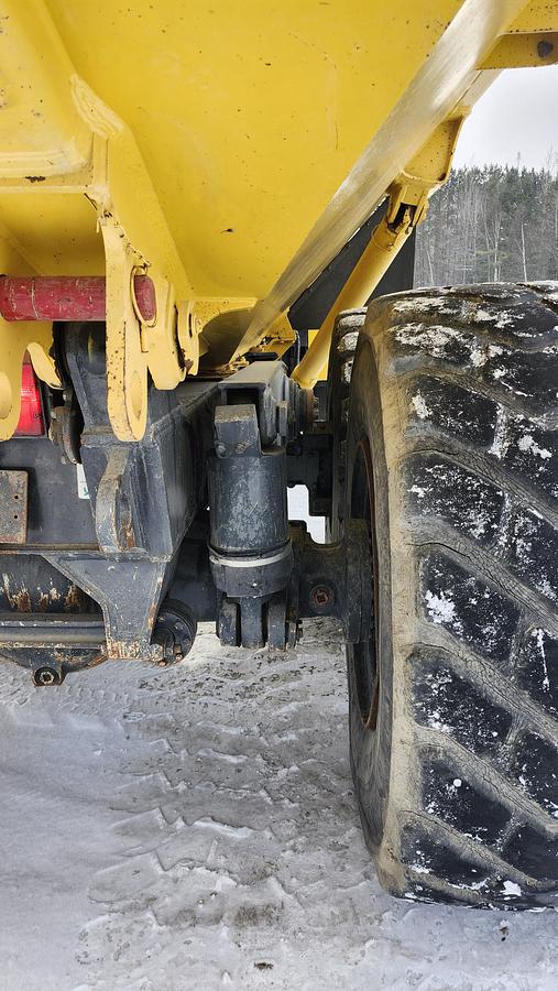 Used 2010 Komatsu HM300
