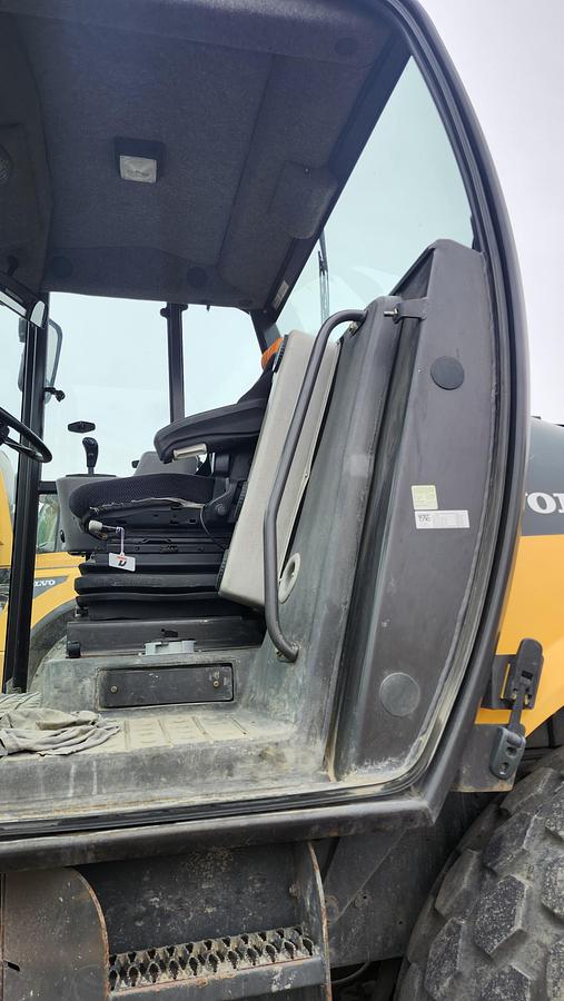 Used 2011 Volvo SD100D