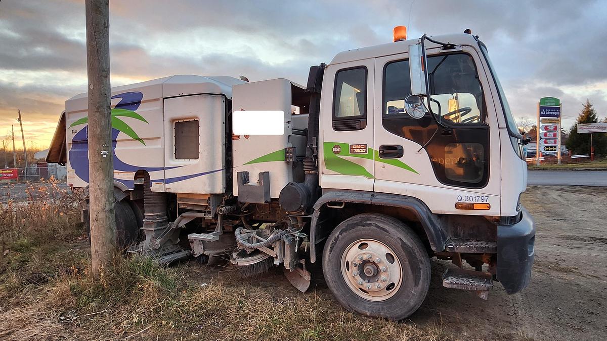 Used 2004 Elgin Whirlwind