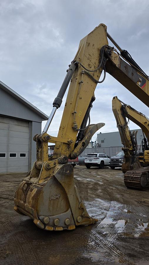 Used 2016 Caterpillar 330F