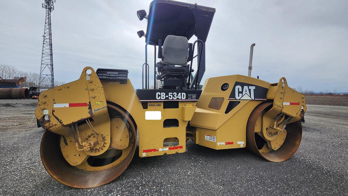 Used 2006 Caterpillar CB-534D XW