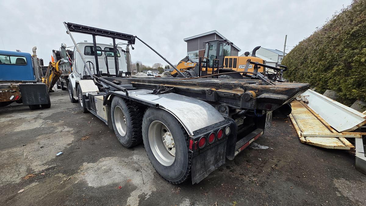 Used 2007 Sterling Roll-Off