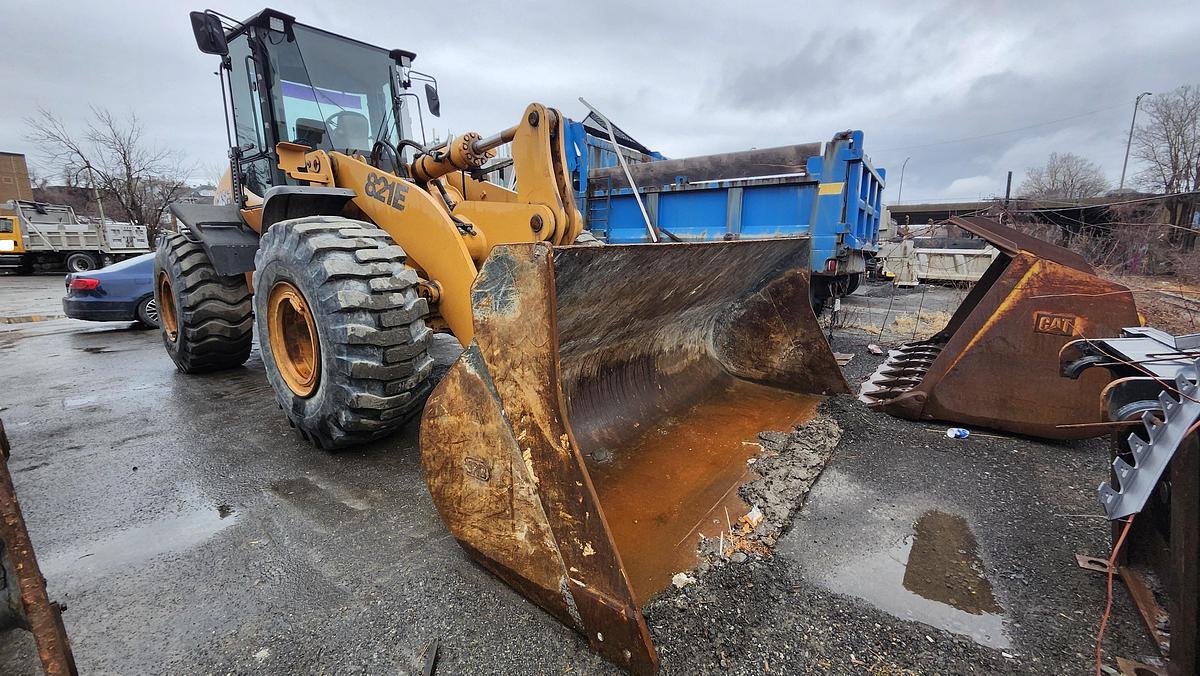 Used 2011 Case 821E