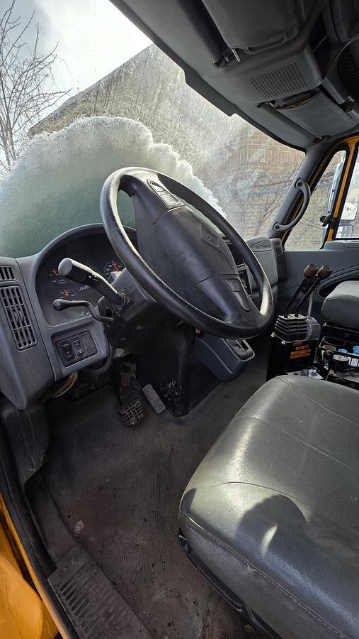 Used 2002 International 7400