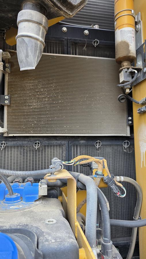 Used 2021 Caterpillar 325-07