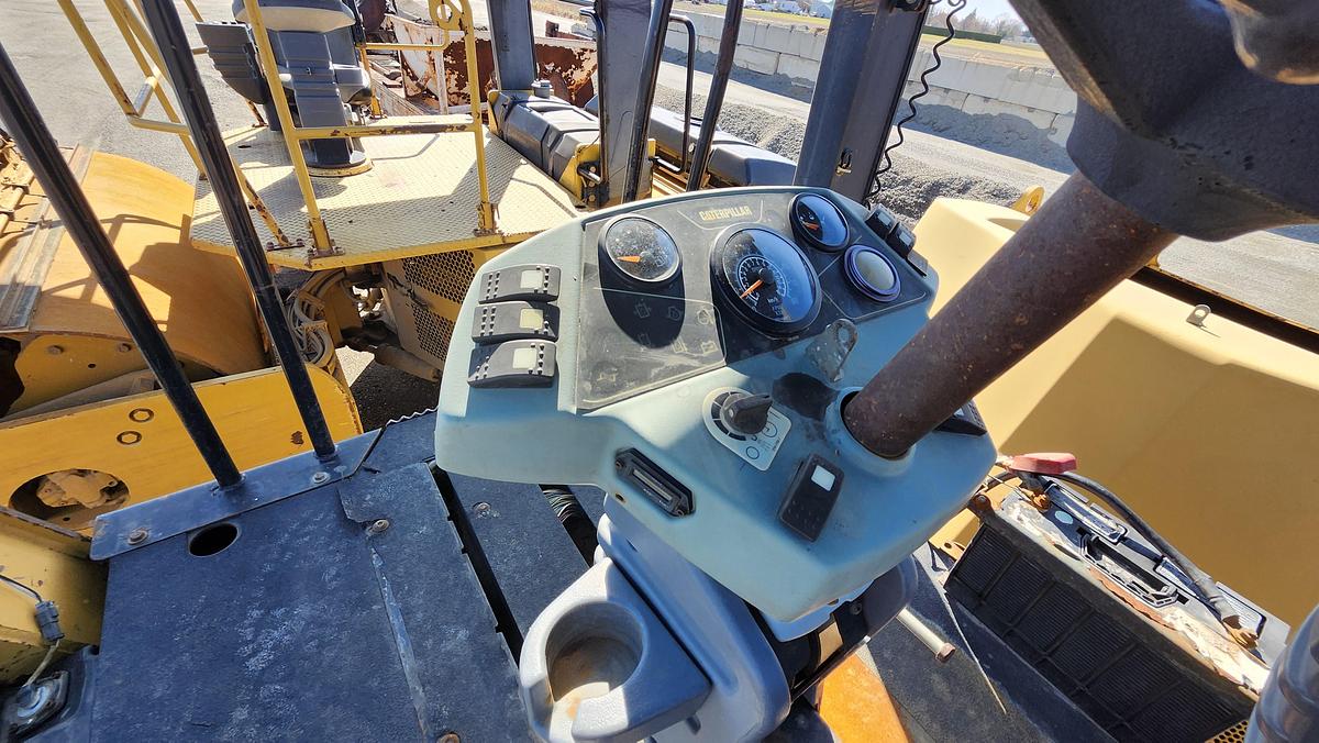 Used 2006 Caterpillar CB-534D