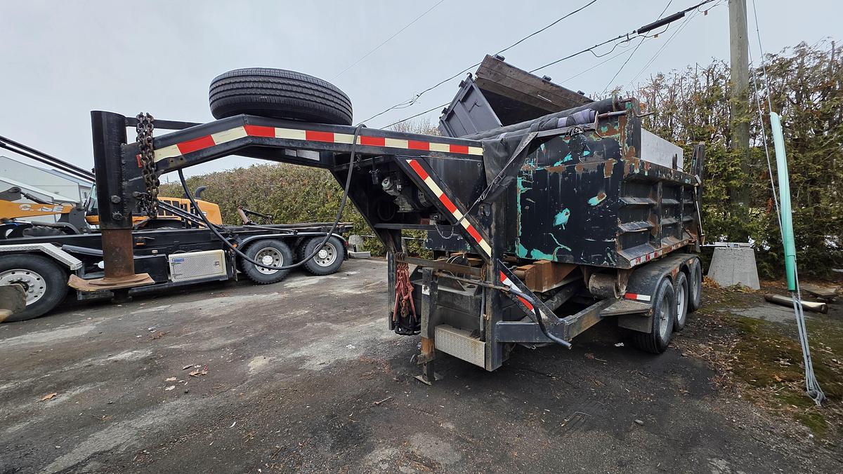 Used 2014 Roll-Off 2 axles