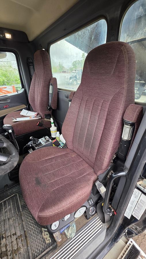 Used 2015 Peterbilt Tri axle