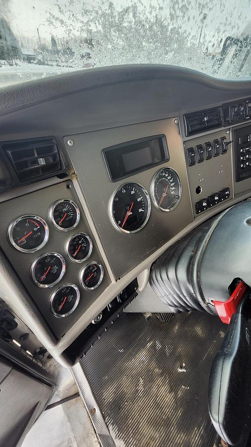 Used 2017 Kenworth T370