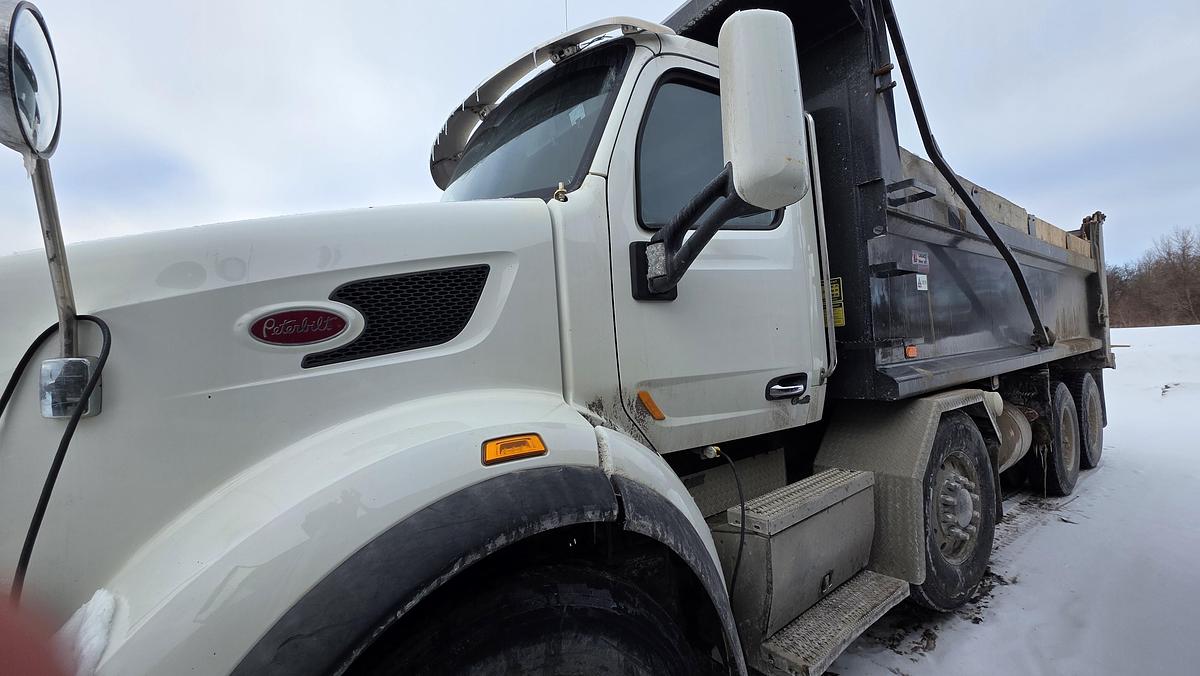 Used 2020 Peterbilt Dump truck