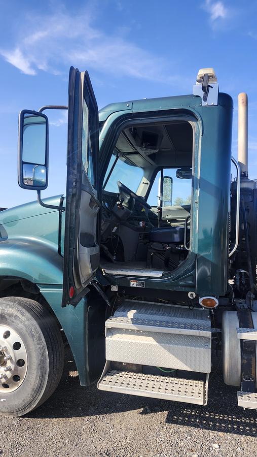 Used 2009 Freightliner Columbia