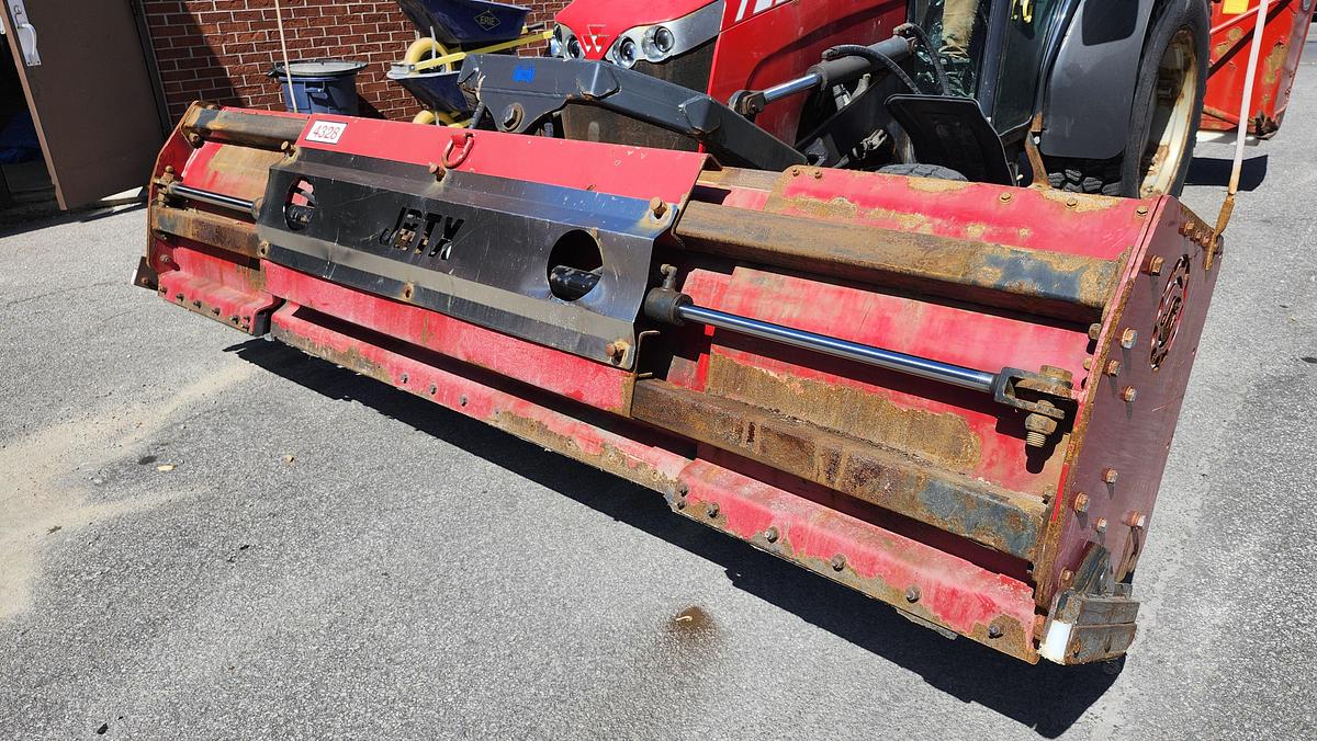 Used 2017 Massey-Fergusson 1758