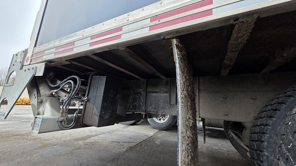Used 2016 Freightliner Cube 22 feet