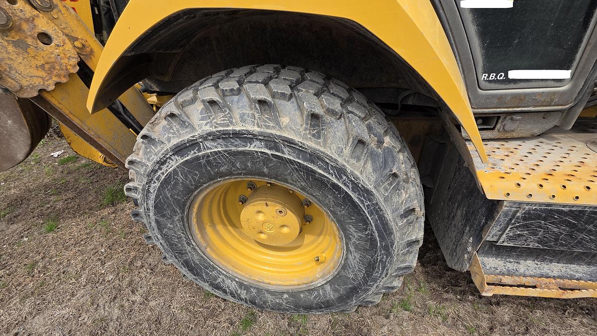 Used 2015 Caterpillar 420F IT